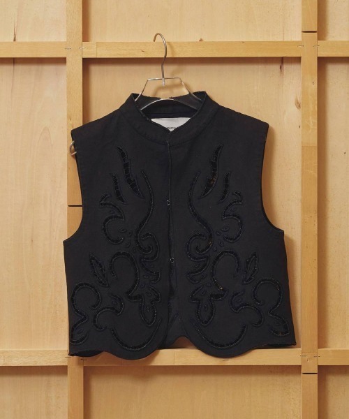 TODAYFUL（トゥデイフル）の「TODAYFUL　Cut Lace Twill Vest カットレースツイルベスト/12610430（ベスト・レディース・キナリ/ブラック・ONE SIZE）」の14枚目の写真