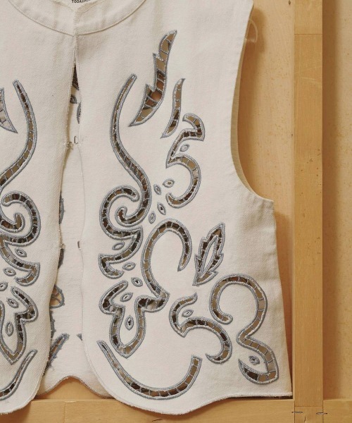 TODAYFUL（トゥデイフル）の「TODAYFUL　Cut Lace Twill Vest カットレースツイルベスト/12610430（ベスト・レディース・キナリ/ブラック・ONE SIZE）」の13枚目の写真