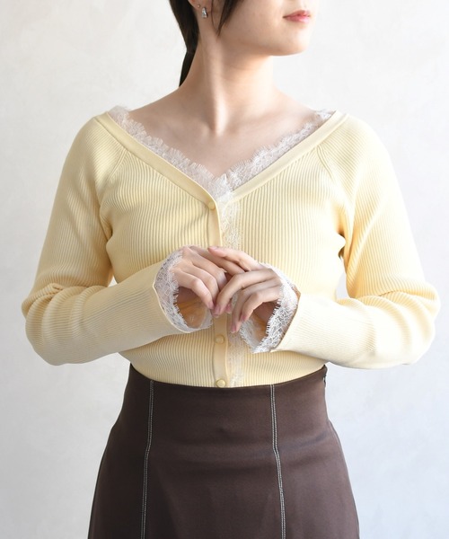 31 Sons de mode（トランテアン　ソン　ドゥ　モード）の「2026春夏新作 レーストリミング袖フレアニット（ニット/セーター・レディース・オフホワイト/イエロー/ピンク・ﾌﾘ-）」の22枚目の写真