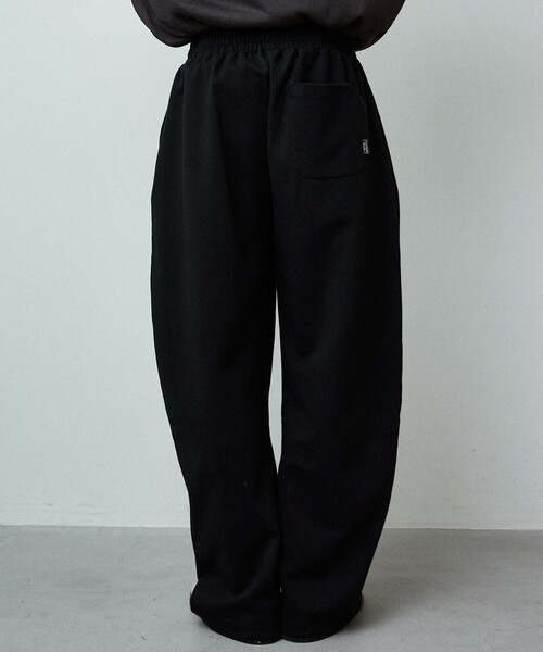 FREAK'S STORE(フリークスストア)の「PUBLUX/パブリュクス LOVE POP STUDIO カーブカットパンツ 限定展開(スウェットパンツ・メンズ・ブラック/グレー/ライトグレー・L/M/S)」の13枚目の写真