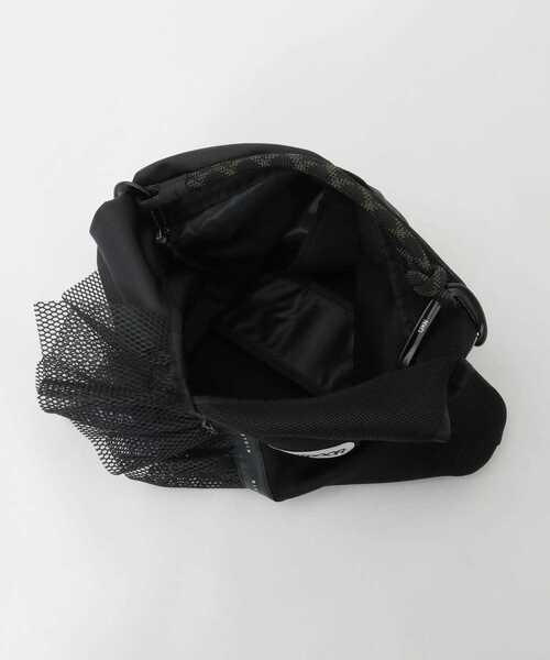 SOFFITTO(ソフィット)の「《WEB限定》【RISLEY×OUTDOOR(リズレイ×アウトドア)】トライアングルフリルバッグ(ショルダーバッグ・レディース・ベージュ/ブラック・FREE)」の10枚目の写真