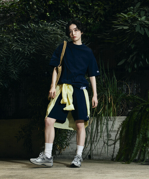 FREAK'S STORE(フリークスストア)の「限定展開 RUSSELL ATHLETIC×FREAK'S STORE ラッセル アスレチック 別注 ユーティリティ セットアップ 夏 クルーネック Tシャツ ショーツ ハーフパンツ ショートパンツ(Tシャツ/カットソー・メンズ・ブラック/ネイビー/グレイッシュベージュ/スミクロ・LARGE/MEDIUM/SMALL)」の11枚目の写真