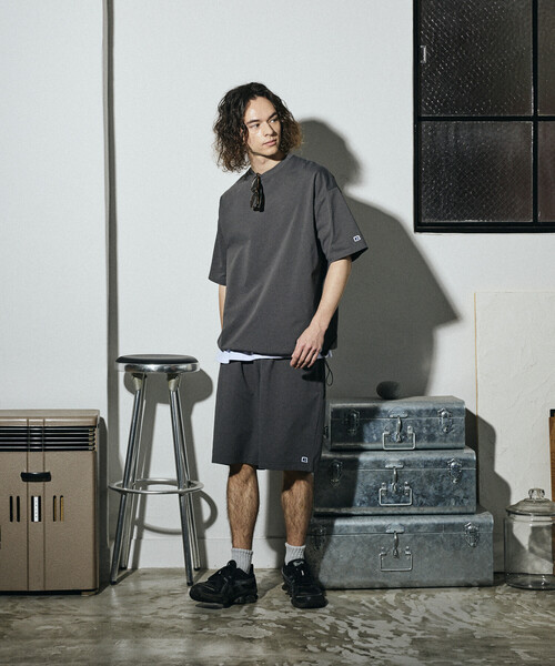 FREAK'S STORE(フリークスストア)の「限定展開 RUSSELL ATHLETIC×FREAK'S STORE ラッセル アスレチック 別注 ユーティリティ セットアップ 夏 クルーネック Tシャツ ショーツ ハーフパンツ ショートパンツ(Tシャツ/カットソー・メンズ・ブラック/ネイビー/グレイッシュベージュ/スミクロ・LARGE/MEDIUM/SMALL)」の12枚目の写真