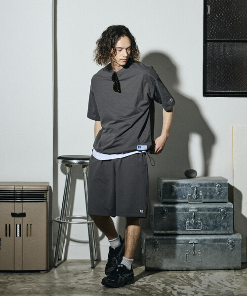 FREAK'S STORE(フリークスストア)の「限定展開 RUSSELL ATHLETIC×FREAK'S STORE ラッセル アスレチック 別注 ユーティリティ セットアップ 夏 クルーネック Tシャツ ショーツ ハーフパンツ ショートパンツ(Tシャツ/カットソー・メンズ・ブラック/ネイビー/グレイッシュベージュ/スミクロ・LARGE/MEDIUM/SMALL)」の14枚目の写真