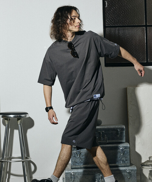 FREAK'S STORE(フリークスストア)の「限定展開 RUSSELL ATHLETIC×FREAK'S STORE ラッセル アスレチック 別注 ユーティリティ セットアップ 夏 クルーネック Tシャツ ショーツ ハーフパンツ ショートパンツ(Tシャツ/カットソー・メンズ・ブラック/ネイビー/グレイッシュベージュ/スミクロ・LARGE/MEDIUM/SMALL)」の15枚目の写真