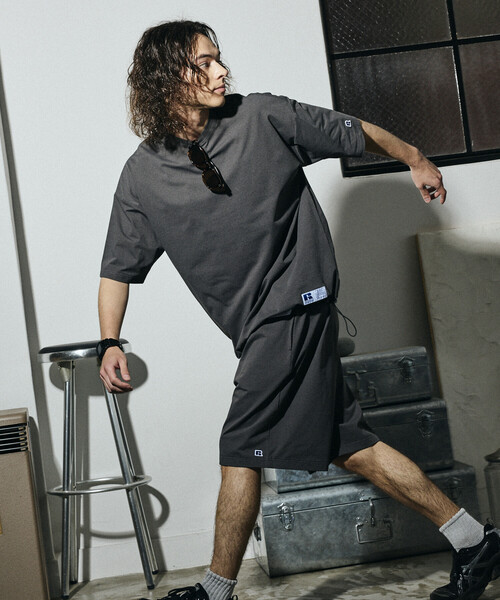 FREAK'S STORE(フリークスストア)の「限定展開 RUSSELL ATHLETIC×FREAK'S STORE ラッセル アスレチック 別注 ユーティリティ セットアップ 夏 クルーネック Tシャツ ショーツ ハーフパンツ ショートパンツ(Tシャツ/カットソー・メンズ・ブラック/ネイビー/グレイッシュベージュ/スミクロ・LARGE/MEDIUM/SMALL)」の7枚目の写真
