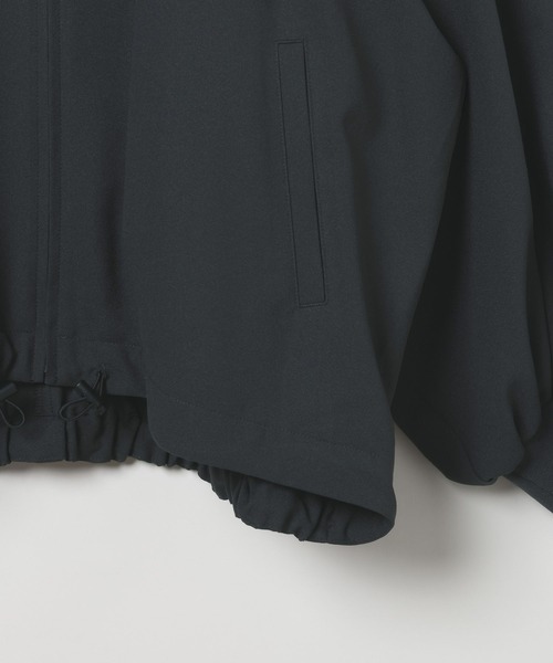 LEPSIM(レプシィム)の「UVドロストギャザーブルゾン 634166(ブルゾン・レディース・アイボリー/チャコールグレー/セージグリーン・FREE)」の8枚目の写真