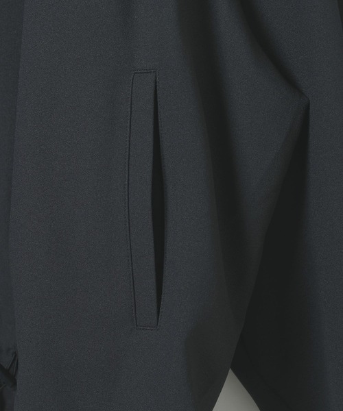 LEPSIM(レプシィム)の「UVドロストギャザーブルゾン 634166(ブルゾン・レディース・アイボリー/チャコールグレー/セージグリーン・FREE)」の9枚目の写真