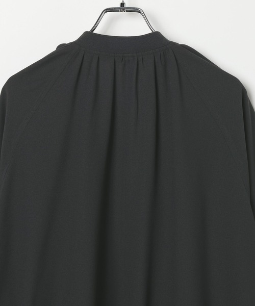 LEPSIM(レプシィム)の「UVドロストギャザーブルゾン 634166(ブルゾン・レディース・アイボリー/チャコールグレー/セージグリーン・FREE)」の10枚目の写真