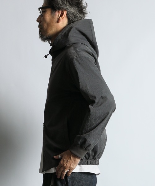 The DUFFER of ST.GEORGE（ザダファーオブセントジョージ）の「HIGH-TECH SEERSUCKER "COOLMAX" FIELD ZIP PARKA：クールマックス シアサッカー ジップアップパーカー / ライトアウター / セットアップ対応（ブルゾン・メンズ・ネイビー/チャコールグレー・X-LARGE/LARGE/MEDIUM/SMALL）」の3枚目の写真