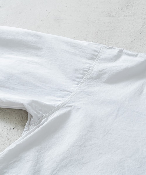 quadro（クオドロ）の「強撚ダンプオープンカラープルオーバーシャツ（シャツ/ブラウス・メンズ・ライトグレー/ダークネイビー/ライトベージュ・MEDIUM/LARGE）」の9枚目の写真