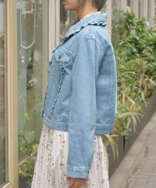 axes femme(アクシーズファム)の「ローズ刺繍フリルデニムジャケット(その他アウター・レディース・ホワイト/ケミカルウォッシュ・FREE)」の10枚目の写真