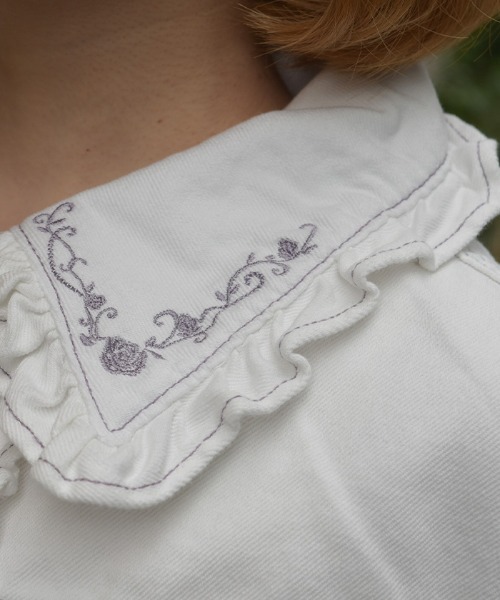 axes femme(アクシーズファム)の「ローズ刺繍フリルデニムジャケット(その他アウター・レディース・ホワイト/ケミカルウォッシュ・FREE)」の6枚目の写真
