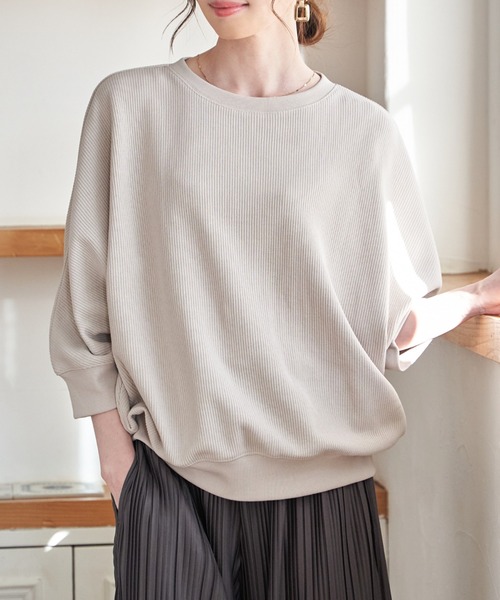 ikka（イッカ）の「【雑誌InRed5月号掲載】タックフライスドルマンプルオーバー 【親子コーデ】（Tシャツ/カットソー・レディース・ピンク/グレイッシュベージュ/その他1/ネイビー・L/M）」の2枚目の写真