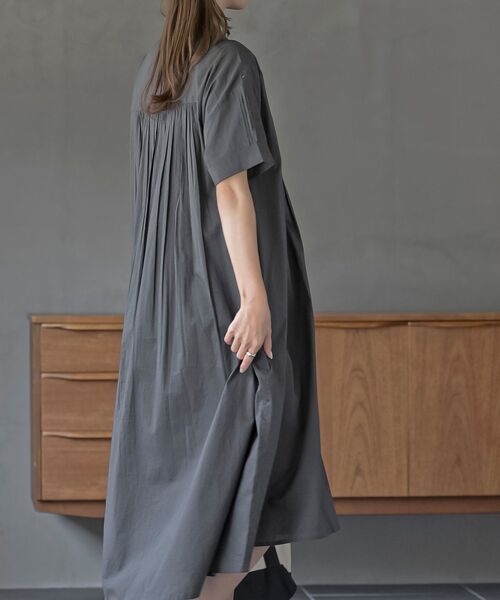 rps（アールピーエス）の「キャンブリックピンタックシャツワンピース（シャツワンピース・レディース・チャコールグレー/ブラック/カーキ/ネイビー・フリー）」の6枚目の写真