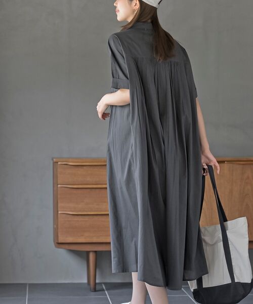 rps（アールピーエス）の「キャンブリックピンタックシャツワンピース（シャツワンピース・レディース・チャコールグレー/ブラック/カーキ/ネイビー・フリー）」の7枚目の写真