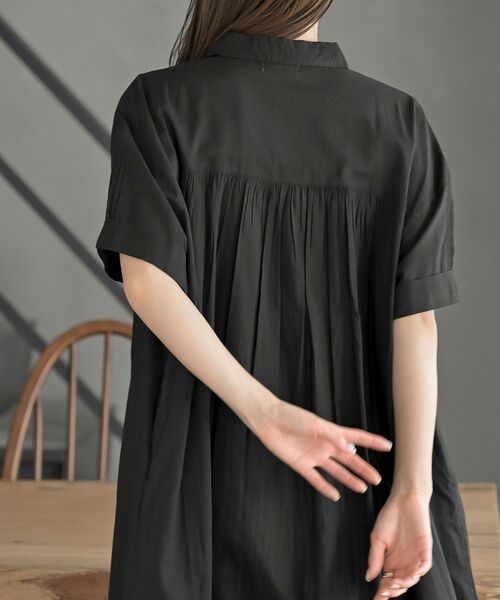 rps（アールピーエス）の「キャンブリックピンタックシャツワンピース（シャツワンピース・レディース・チャコールグレー/ブラック/カーキ/ネイビー・フリー）」の19枚目の写真
