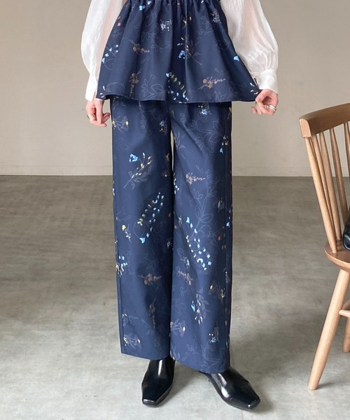 She's Closet(シーズクローゼット)の「フラワープリント ストレート ワイド 花柄パンツ(その他パンツ・レディース・ブラック/ネイビー/オフホワイト・FREE)」の3枚目の写真