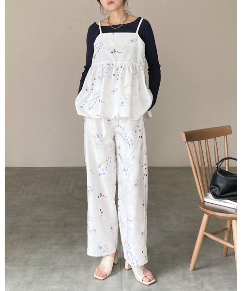 She's Closet(シーズクローゼット)の「フラワープリント ストレート ワイド 花柄パンツ(その他パンツ・レディース・ブラック/ネイビー/オフホワイト・FREE)」の4枚目の写真