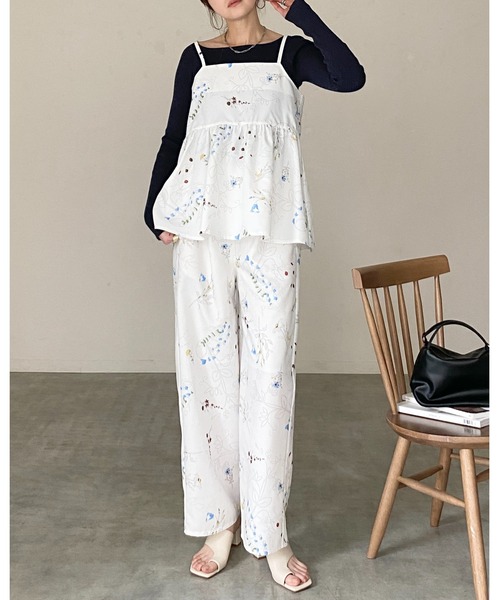 She's Closet(シーズクローゼット)の「フラワープリント ストレート ワイド 花柄パンツ(その他パンツ・レディース・ブラック/ネイビー/オフホワイト・FREE)」の5枚目の写真