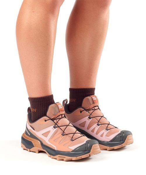SALOMON(サロモン)の「SALOMON X ULTRA 360 GORE-TEX(サロモン エックス ウルトラ スリーシックスティ ゴアテックス)(スニーカー・レディース・パープル系/ピンク系・23.5cm/23cm/22.5cm/22cm/25cm/24.5cm/24cm)」の1枚目の写真