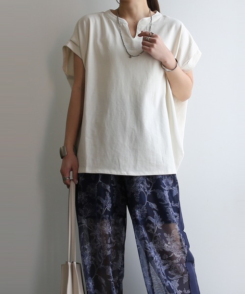and it_(アンドイット)の「キーネックフレンチスリーブTシャツ(Tシャツ/カットソー・レディース・ブラック/チャコール/アイボリー・M)」の6枚目の写真