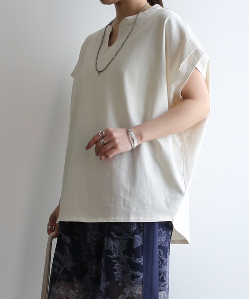 and it_(アンドイット)の「キーネックフレンチスリーブTシャツ(Tシャツ/カットソー・レディース・ブラック/チャコール/アイボリー・M)」の7枚目の写真