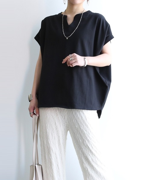 and it_(アンドイット)の「キーネックフレンチスリーブTシャツ(Tシャツ/カットソー・レディース・ブラック/チャコール/アイボリー・M)」の9枚目の写真