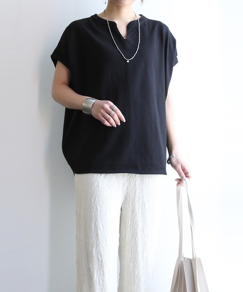 and it_(アンドイット)の「キーネックフレンチスリーブTシャツ(Tシャツ/カットソー・レディース・ブラック/チャコール/アイボリー・M)」の11枚目の写真