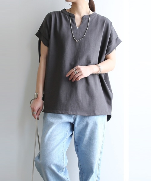 and it_(アンドイット)の「キーネックフレンチスリーブTシャツ(Tシャツ/カットソー・レディース・ブラック/チャコール/アイボリー・M)」の13枚目の写真