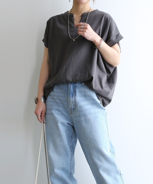 and it_(アンドイット)の「キーネックフレンチスリーブTシャツ(Tシャツ/カットソー・レディース・ブラック/チャコール/アイボリー・M)」の15枚目の写真