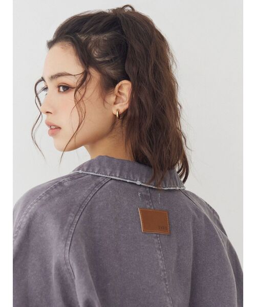 EVRIS(エヴリス)の「ヴィンテージライクデニムショートブルゾン 春服(デニムジャケット・レディース・ブルー/ブラック・FREE)」の3枚目の写真