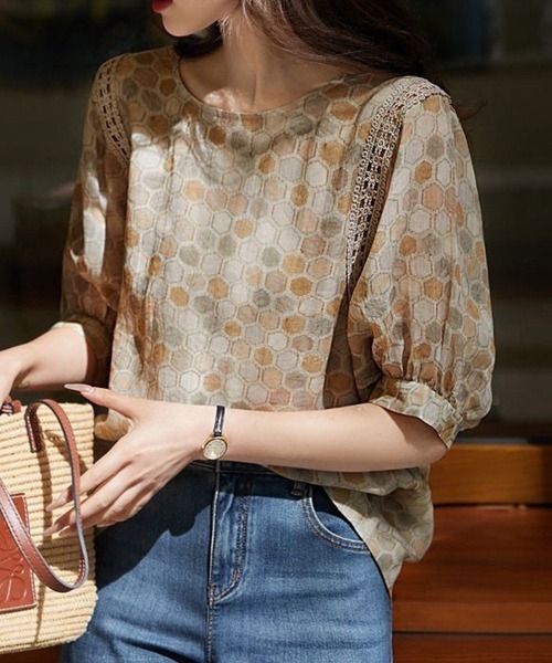 ONEP STAR(ワンピスター)の「総柄×レースデザイン半袖(シャツ/ブラウス・レディース・ネイビー/カーキ・MEDIUM/LARGE/X-LARGE)」の3枚目の写真
