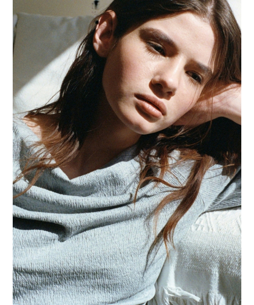 UNNOUT（アナウト）の「DRAPED SHIRRING T-SHIRT GREY（Tシャツ/カットソー・レディース・その他・FREE）」の4枚目の写真