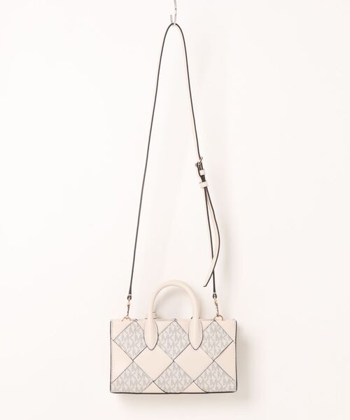 MICHAEL KORS(マイケルコース)の「SM EW TZ XBODY(ショルダーバッグ・レディース・ベージュ系その他・FREE)」の2枚目の写真