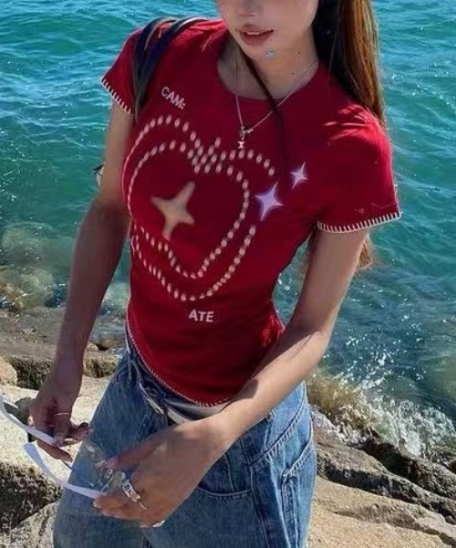 Achic(アシック)の「Y2K アップルプリント コンパクトT(Tシャツ/カットソー・レディース・レッド・M)」の2枚目の写真