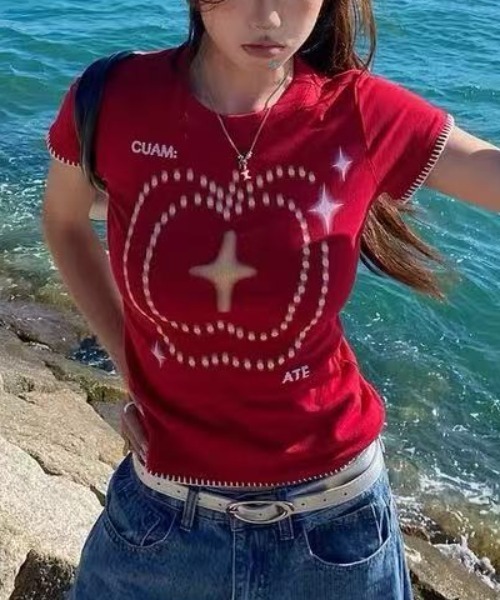 Achic(アシック)の「Y2K アップルプリント コンパクトT(Tシャツ/カットソー・レディース・レッド・M)」の3枚目の写真