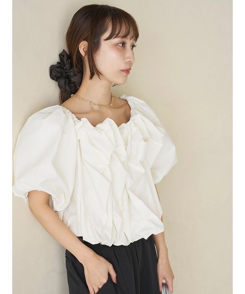 emmi(エミ)の「ギャザーオフショルブラウス/撥水(シャツ/ブラウス・レディース・ピンク/ブラック/オフホワイト・F)」の1枚目の写真