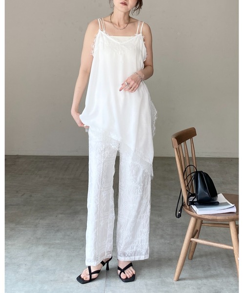She's Closet（シーズクローゼット）の「アシンメトリー ロング丈 サイドスリット イレヘム サテンレースキャミソール（キャミソール・レディース・ブラック/ブラウン/オフホワイト・FREE）」の9枚目の写真