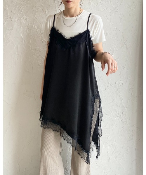 She's Closet（シーズクローゼット）の「アシンメトリー ロング丈 サイドスリット イレヘム サテンレースキャミソール（キャミソール・レディース・ブラック/ブラウン/オフホワイト・FREE）」の7枚目の写真