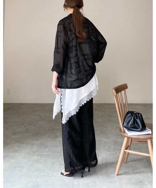 She's Closet（シーズクローゼット）の「アシンメトリー ロング丈 サイドスリット イレヘム サテンレースキャミソール（キャミソール・レディース・ブラック/ブラウン/オフホワイト・FREE）」の12枚目の写真