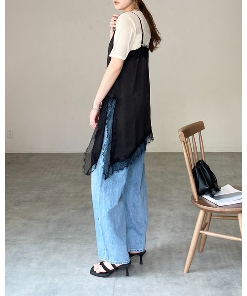 She's Closet（シーズクローゼット）の「アシンメトリー ロング丈 サイドスリット イレヘム サテンレースキャミソール（キャミソール・レディース・ブラック/ブラウン/オフホワイト・FREE）」の17枚目の写真