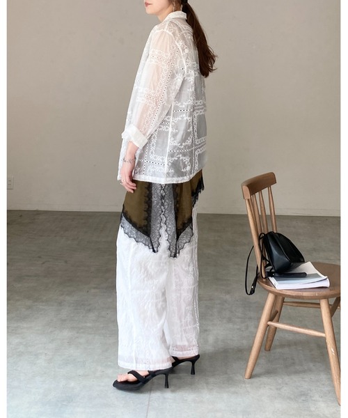 She's Closet（シーズクローゼット）の「アシンメトリー ロング丈 サイドスリット イレヘム サテンレースキャミソール（キャミソール・レディース・ブラック/ブラウン/オフホワイト・FREE）」の20枚目の写真