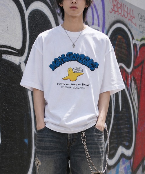 Mark Gonzales(マーク・ゴンザレス)の「【ba】〔Mark Gonzales ARTWORK COLLECTION〕アソートアートデザイン 半袖クルーネックTシャツ 刺繍/サガラ刺繍/ワッペン(Tシャツ/カットソー・メンズ・ホワイト系6/ホワイト系2/ホワイト系1/ブラック系9/ブラック系8/ブラック系7/ブラック系6/ブラック系5/ホワイト系4/ブルー系2/グレー系9/グレー系7/ブラック系4/ブラック系2/ホワイト系5/ホワイト系3/ブルー系8/グレー系4/グレー系3/ブルー系1/ホワイト系9/ホワイト系8/ホワイト系7/ブラック系3/ブラック系1・LARGE/MEDIUM)」の8枚目の写真