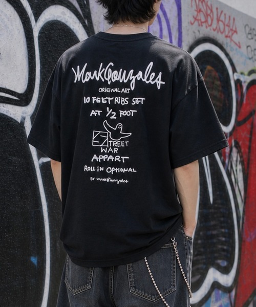 Mark Gonzales(マーク・ゴンザレス)の「【ba】〔Mark Gonzales ARTWORK COLLECTION〕アソートアートデザイン 半袖クルーネックTシャツ 刺繍/サガラ刺繍/ワッペン(Tシャツ/カットソー・メンズ・ホワイト系6/ホワイト系2/ホワイト系1/ブラック系9/ブラック系8/ブラック系7/ブラック系6/ブラック系5/ホワイト系4/ブルー系2/グレー系9/グレー系7/ブラック系4/ブラック系2/ホワイト系5/ホワイト系3/ブルー系8/グレー系4/グレー系3/ブルー系1/ホワイト系9/ホワイト系8/ホワイト系7/ブラック系3/ブラック系1・LARGE/MEDIUM)」の12枚目の写真