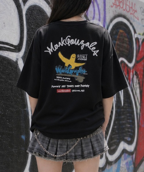 Mark Gonzales(マーク・ゴンザレス)の「【ba】〔Mark Gonzales ARTWORK COLLECTION〕アソートアートデザイン 半袖クルーネックTシャツ 刺繍/サガラ刺繍/ワッペン(Tシャツ/カットソー・メンズ・ホワイト系6/ホワイト系2/ホワイト系1/ブラック系9/ブラック系8/ブラック系7/ブラック系6/ブラック系5/ホワイト系4/ブルー系2/グレー系9/グレー系7/ブラック系4/ブラック系2/ホワイト系5/ホワイト系3/ブルー系8/グレー系4/グレー系3/ブルー系1/ホワイト系9/ホワイト系8/ホワイト系7/ブラック系3/ブラック系1・LARGE/MEDIUM)」の14枚目の写真