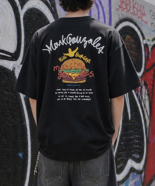 Mark Gonzales(マーク・ゴンザレス)の「【ba】〔Mark Gonzales ARTWORK COLLECTION〕アソートアートデザイン 半袖クルーネックTシャツ 刺繍/サガラ刺繍/ワッペン(Tシャツ/カットソー・メンズ・ホワイト系6/ホワイト系2/ホワイト系1/ブラック系9/ブラック系8/ブラック系7/ブラック系6/ブラック系5/ホワイト系4/ブルー系2/グレー系9/グレー系7/ブラック系4/ブラック系2/ホワイト系5/ホワイト系3/ブルー系8/グレー系4/グレー系3/ブルー系1/ホワイト系9/ホワイト系8/ホワイト系7/ブラック系3/ブラック系1・LARGE/MEDIUM)」の15枚目の写真