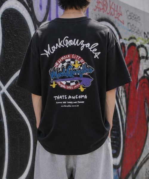 Mark Gonzales(マーク・ゴンザレス)の「【ba】〔Mark Gonzales ARTWORK COLLECTION〕アソートアートデザイン 半袖クルーネックTシャツ 刺繍/サガラ刺繍/ワッペン(Tシャツ/カットソー・メンズ・ホワイト系6/ホワイト系2/ホワイト系1/ブラック系9/ブラック系8/ブラック系7/ブラック系6/ブラック系5/ホワイト系4/ブルー系2/グレー系9/グレー系7/ブラック系4/ブラック系2/ホワイト系5/ホワイト系3/ブルー系8/グレー系4/グレー系3/ブルー系1/ホワイト系9/ホワイト系8/ホワイト系7/ブラック系3/ブラック系1・LARGE/MEDIUM)」の21枚目の写真