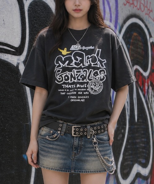 Mark Gonzales(マーク・ゴンザレス)の「【ba】〔Mark Gonzales ARTWORK COLLECTION〕アソートアートデザイン 半袖クルーネックTシャツ 刺繍/サガラ刺繍/ワッペン(Tシャツ/カットソー・メンズ・ホワイト系6/ホワイト系2/ホワイト系1/ブラック系9/ブラック系8/ブラック系7/ブラック系6/ブラック系5/ホワイト系4/ブルー系2/グレー系9/グレー系7/ブラック系4/ブラック系2/ホワイト系5/ホワイト系3/ブルー系8/グレー系4/グレー系3/ブルー系1/ホワイト系9/ホワイト系8/ホワイト系7/ブラック系3/ブラック系1・LARGE/MEDIUM)」の22枚目の写真