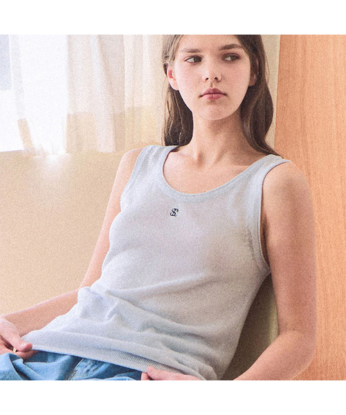 SLOWLOLLI(スローローリ)の「Muse logo round knit sleeveless_4 Colors(Tシャツ/カットソー・レディース・グレー/ブルー/ブラック/アイボリー・FREE)」の3枚目の写真